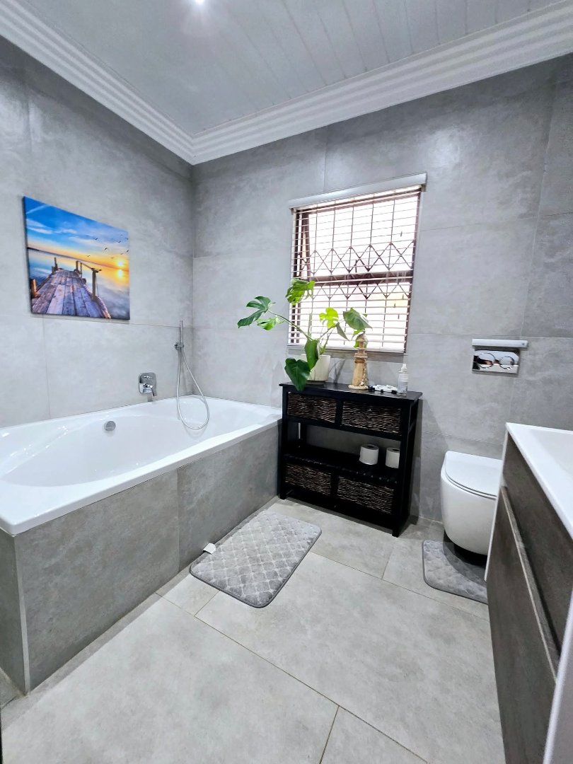 3 Bedroom Property for Sale in La Hoff North West